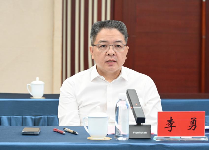 F:\文檔\稿件\2025\戰(zhàn)略發(fā)展部\3.調(diào)研照片\3.調(diào)研照片\董事長.jpg董事長
